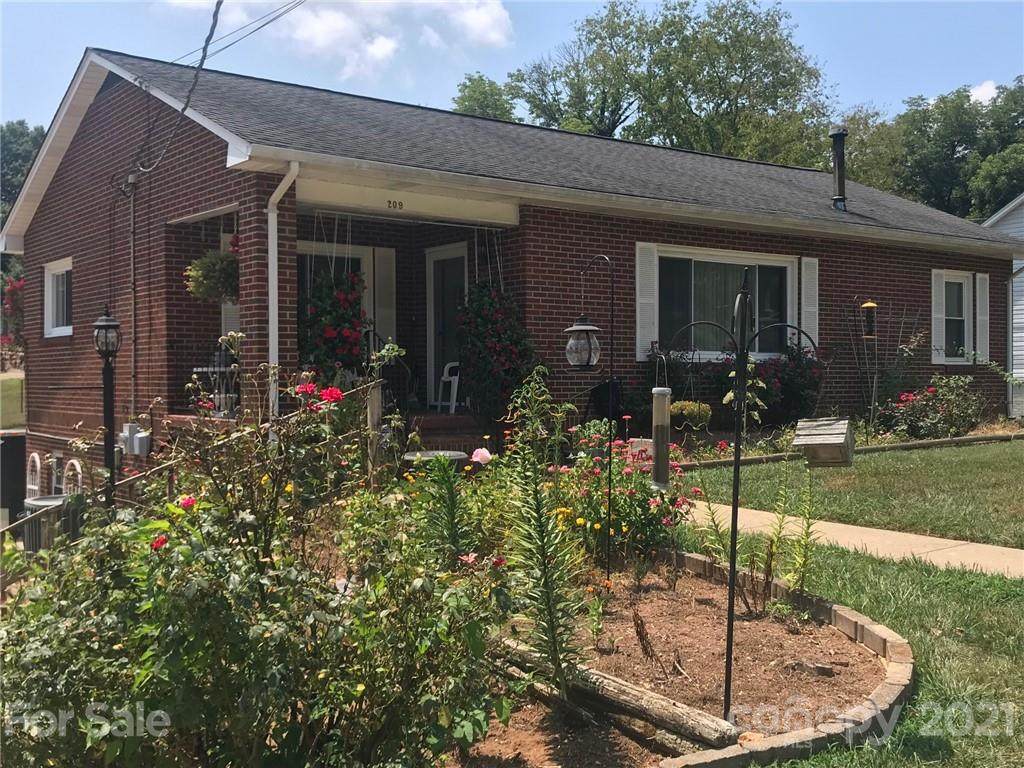 209 Park Street - Photo 1