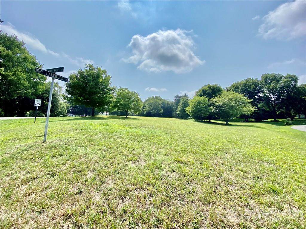 101 Lakeshore Drive - Photo 1