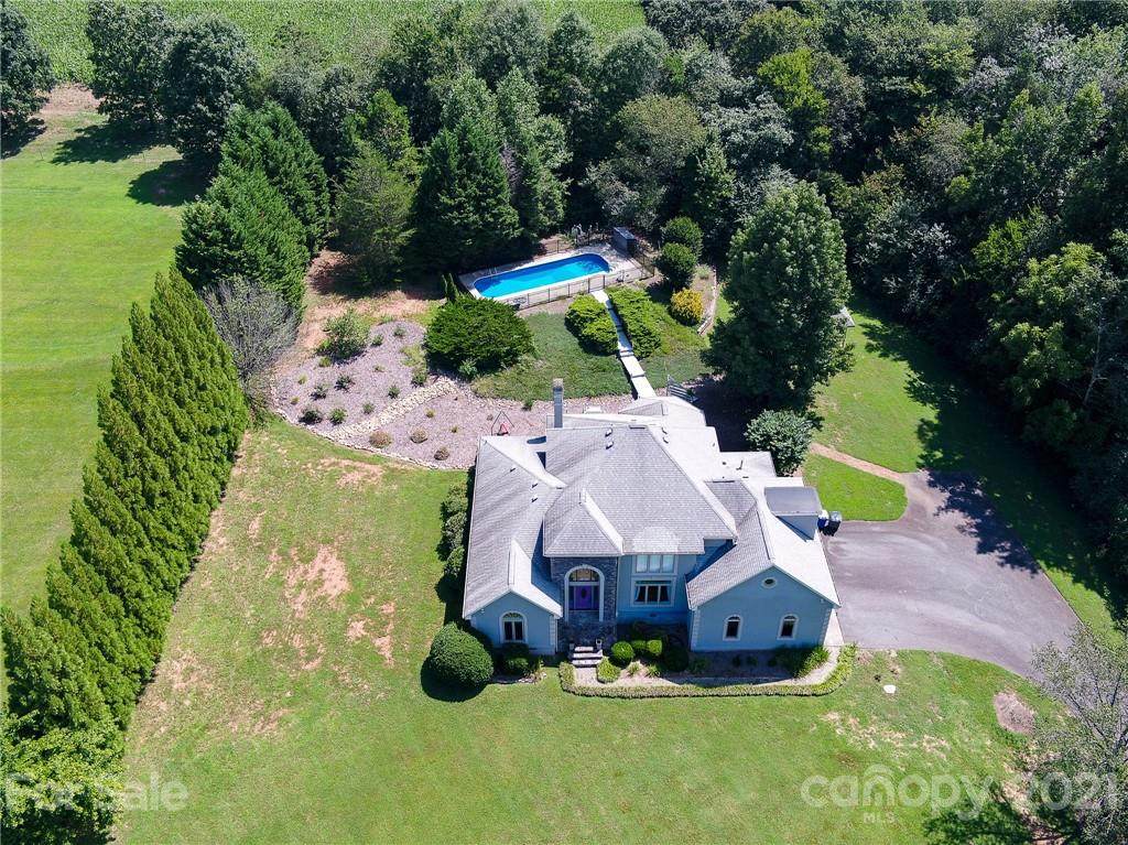 208 Blueberry Hill Drive - Photo 1