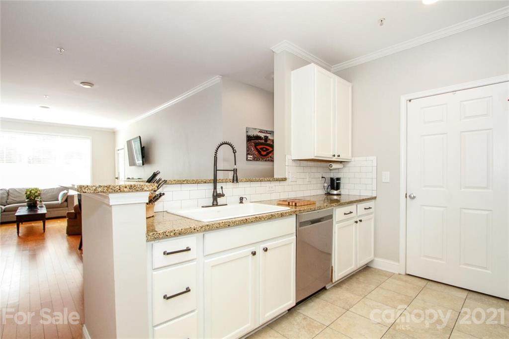 1000 Woodlawn Road - Photo 1
