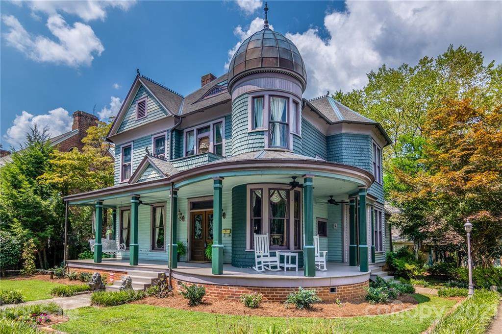 302 End Avenue - Photo 1