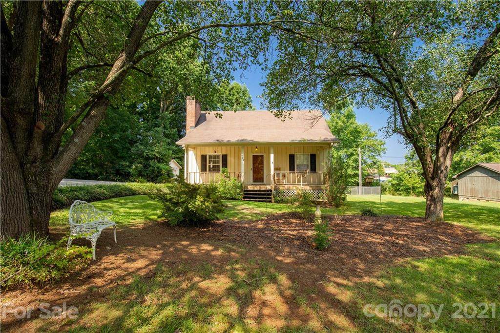 722 Rugby Road - Photo 1
