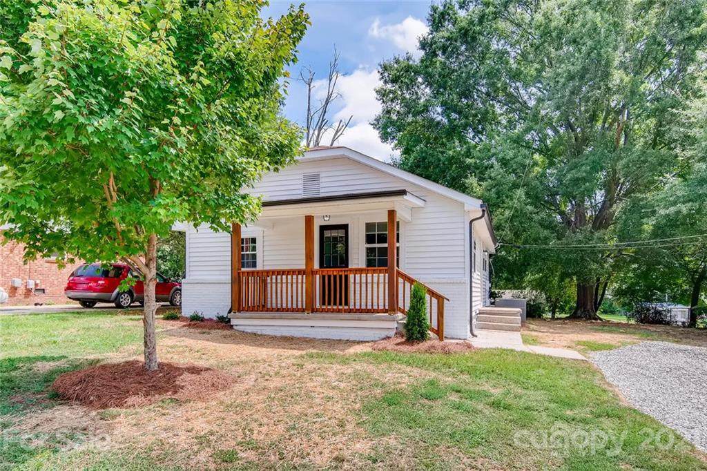2914 Glendale Avenue - Photo 1