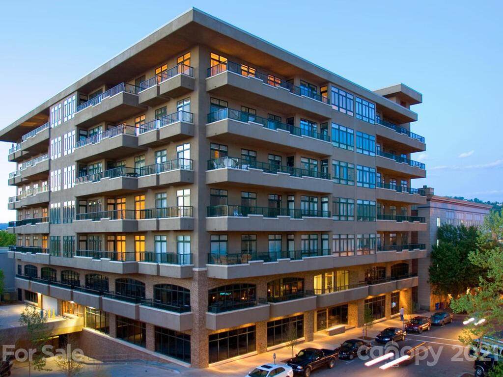 21 Battery Park Avenue - Photo 1