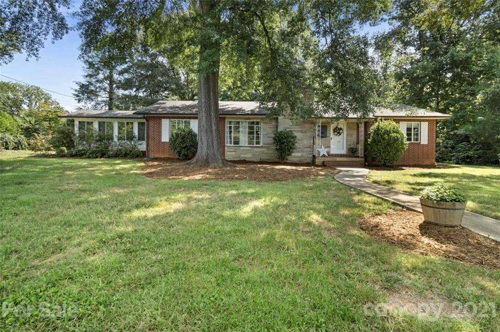 1316 8th Street - Photo 1