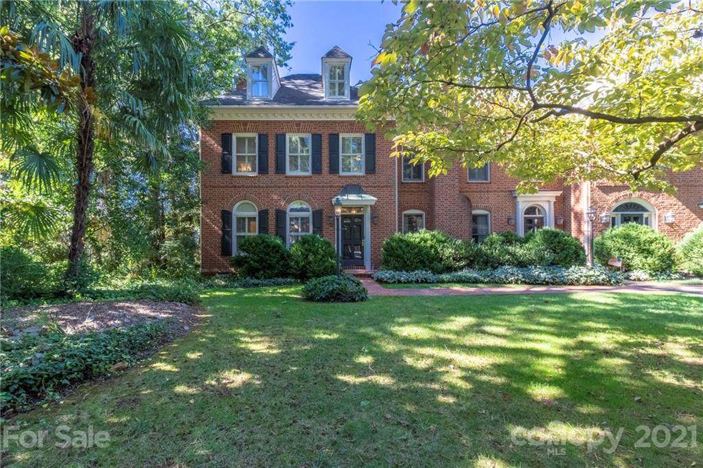 2220 Selwyn Avenue - Photo 1