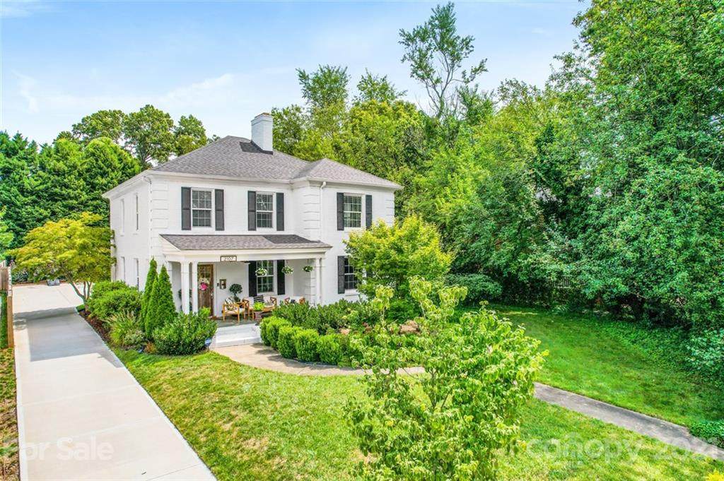 2107 Greenway Avenue - Photo 1