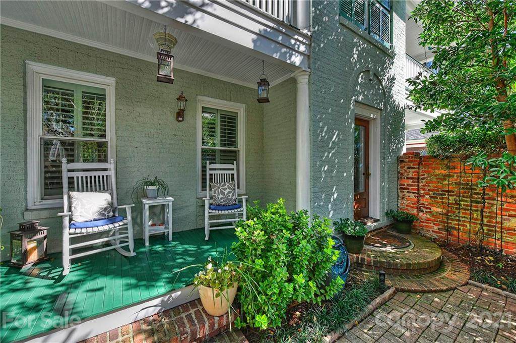 404 8th Street - Photo 1