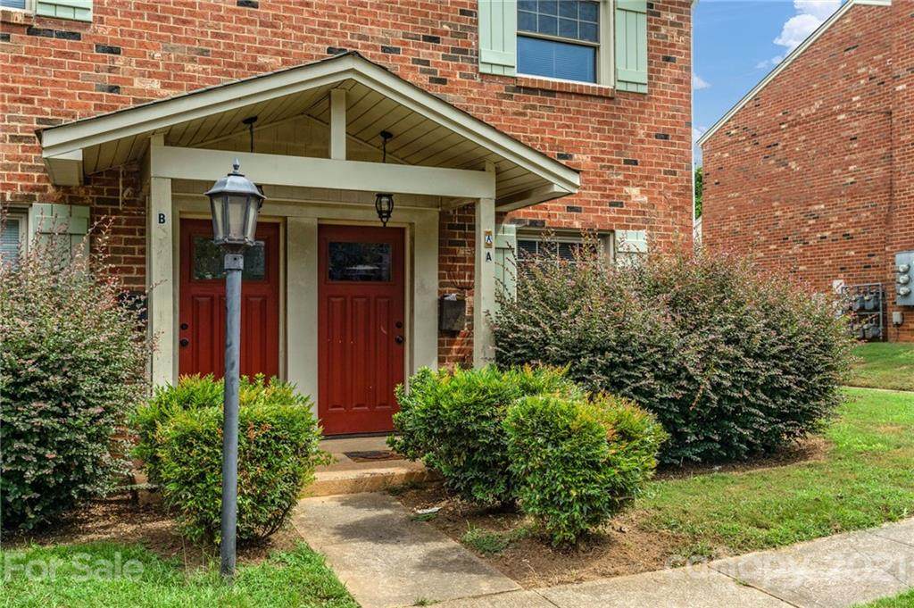1207 Green Oaks Lane - Photo 1