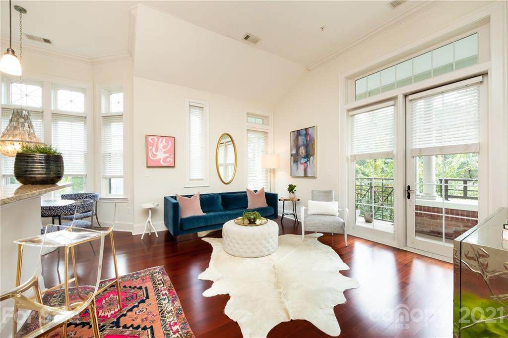 2810 Selwyn Avenue - Photo 1