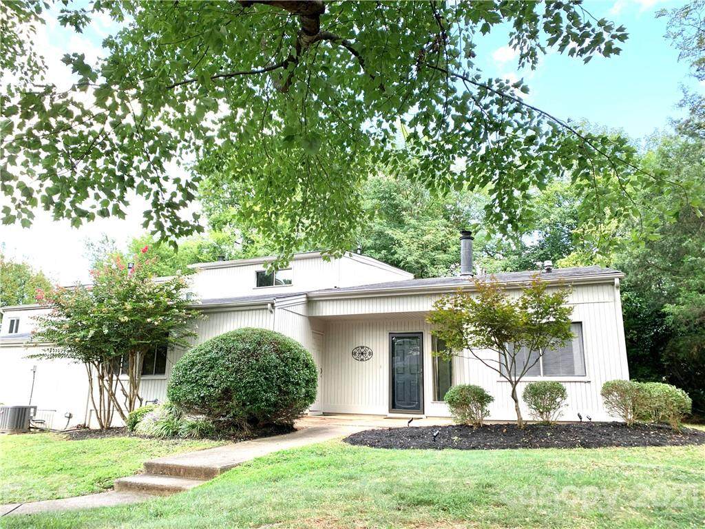 8013 Horse Chestnut Lane - Photo 1