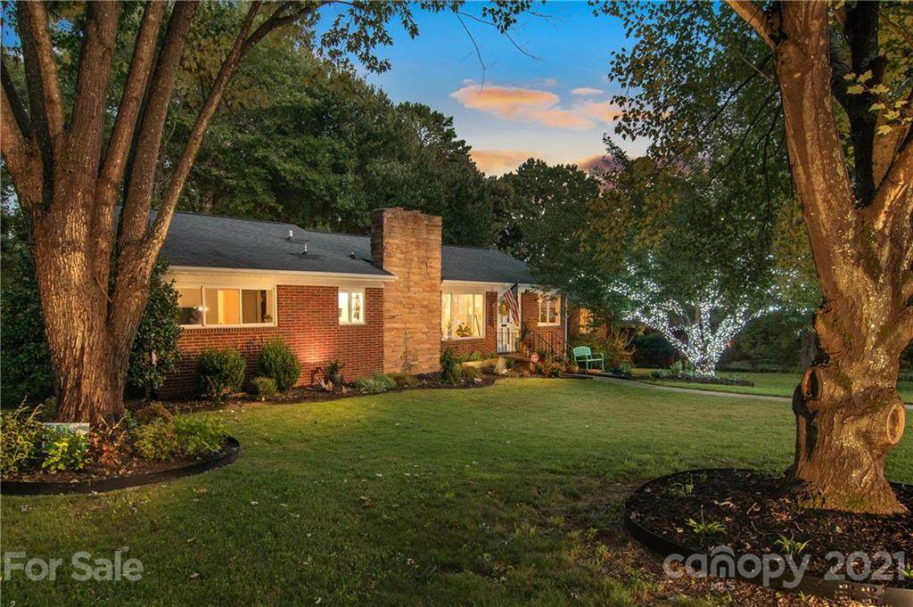 3024 Clark Street - Photo 1