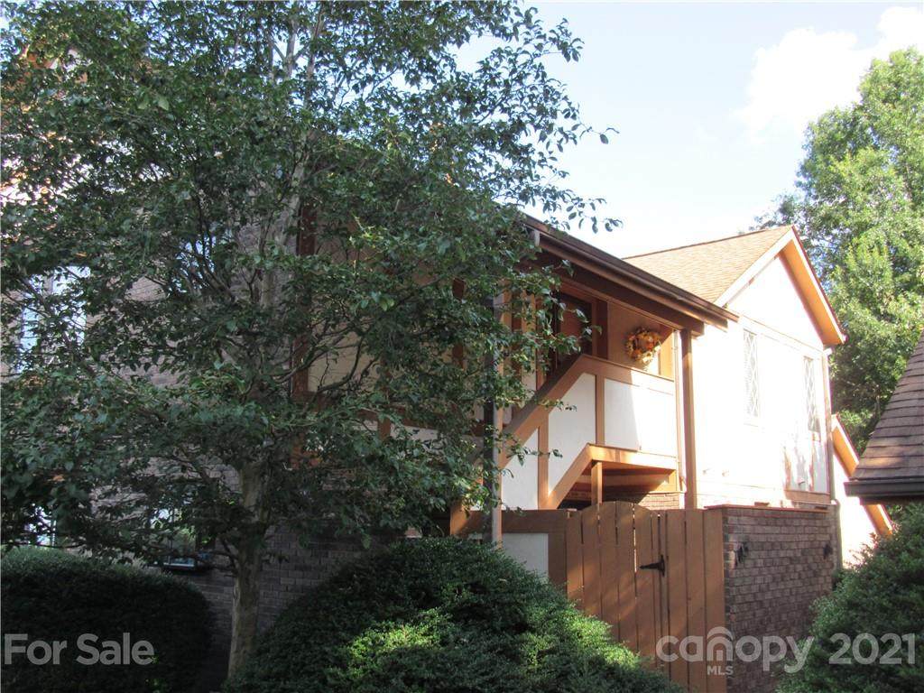 103 Fleetwood Plaza - Photo 1
