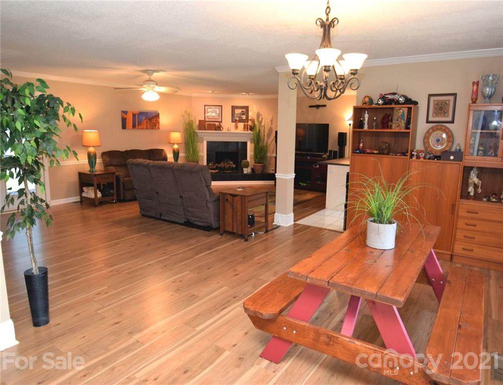 110 Lynn Drive - Photo 1
