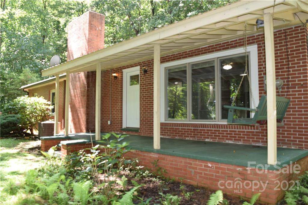 1533 Rosemount Road - Photo 1