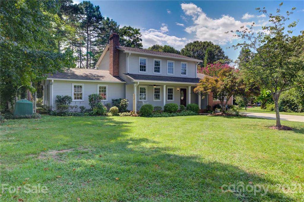 135 Greenway Drive - Photo 1
