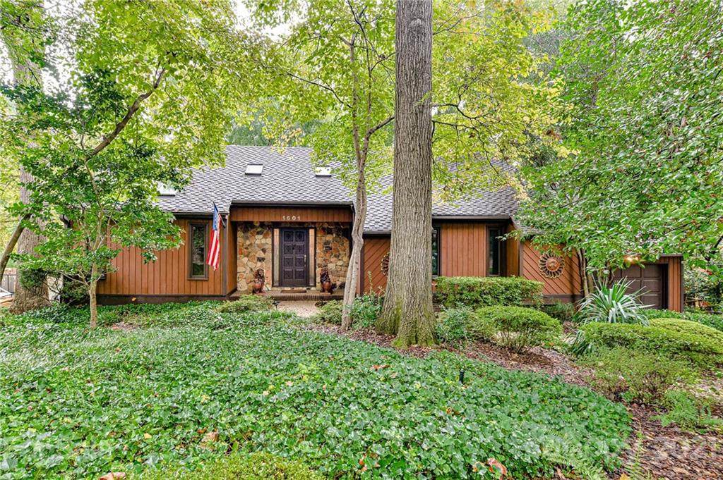 1601 Wandering Way Drive - Photo 1