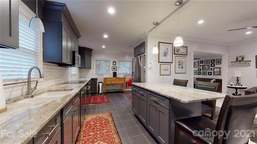 512 Tyson Street - Photo 1