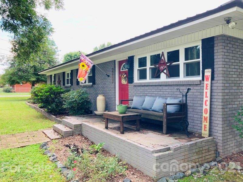 401 Maple Street - Photo 1