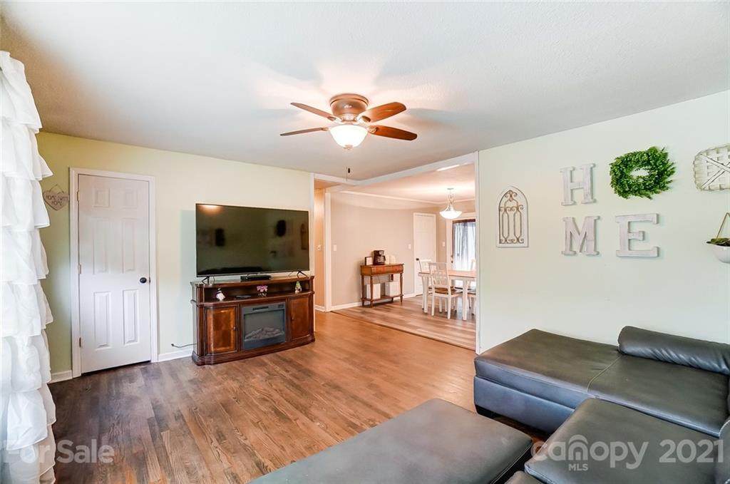 308 Amhurst Drive - Photo 1