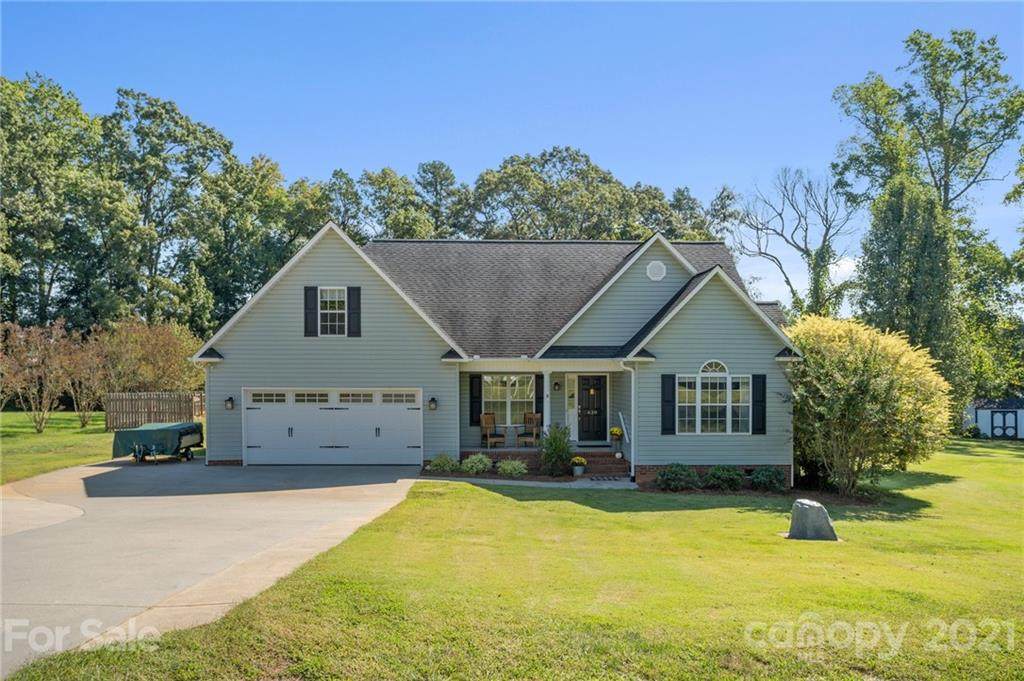 638 Maple Ridge Circle - Photo 1