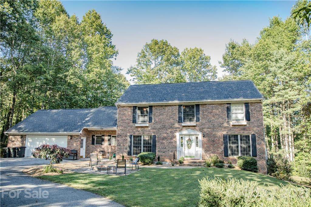 119 Woodhaven Drive - Photo 1