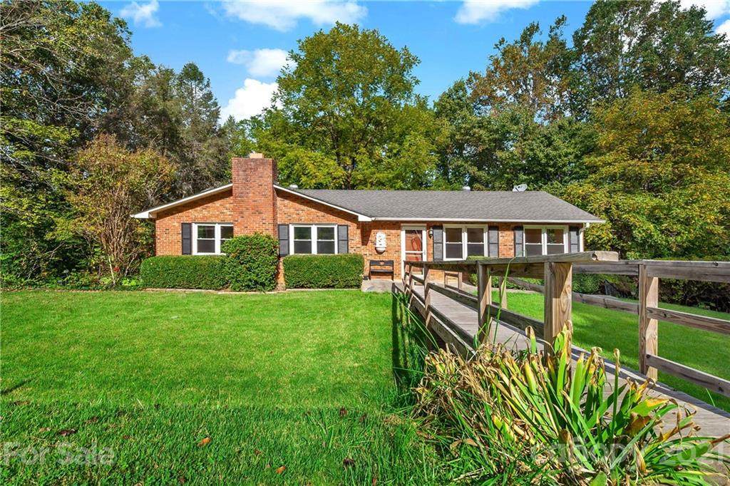 122 Sunset Drive - Photo 1