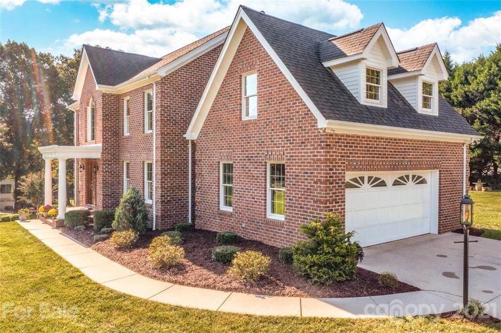 123 Somerset Place - Photo 1