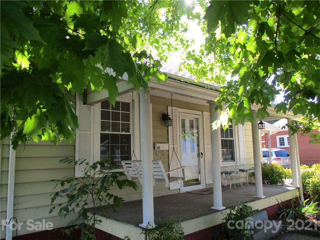 613 Sixth Street - Photo 1
