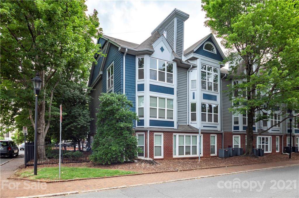 517 Graham Street - Photo 1