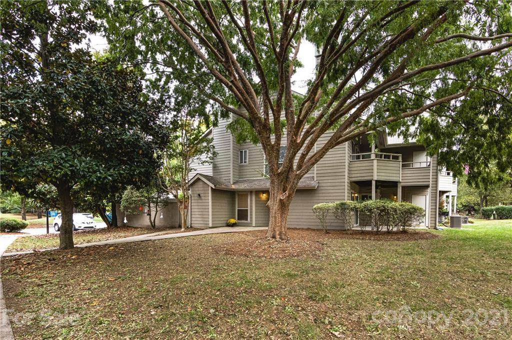 2539 Stockbridge Drive - Photo 1