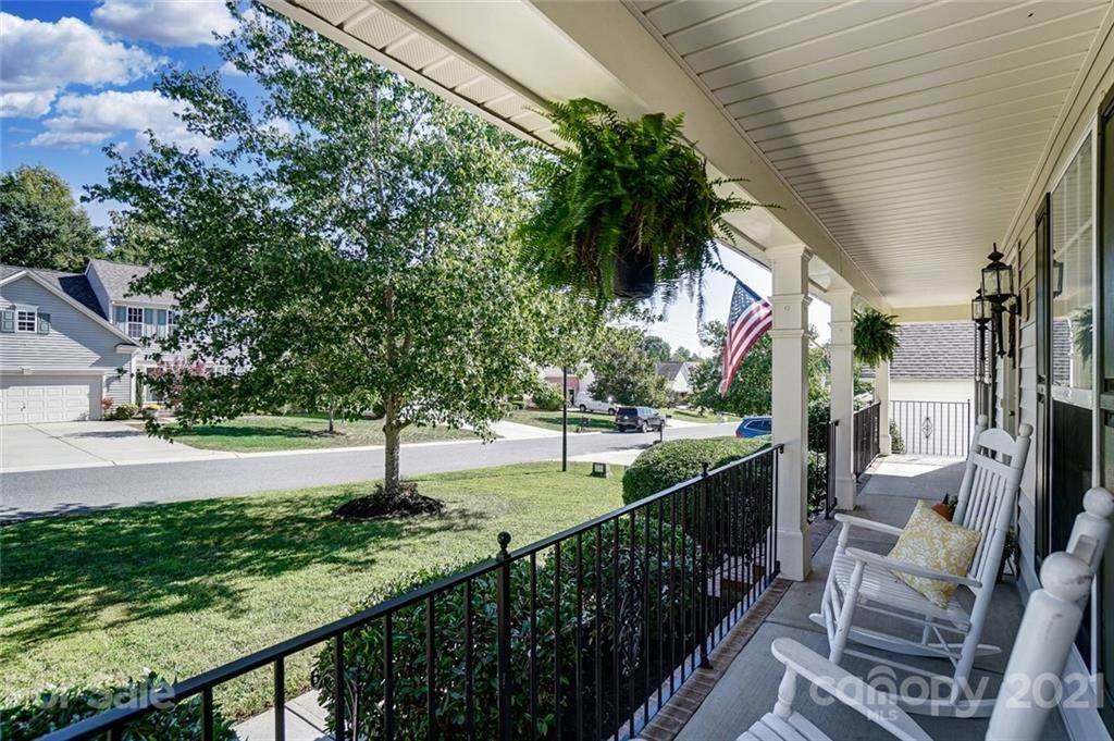 1042 Pepperwood Place - Photo 1