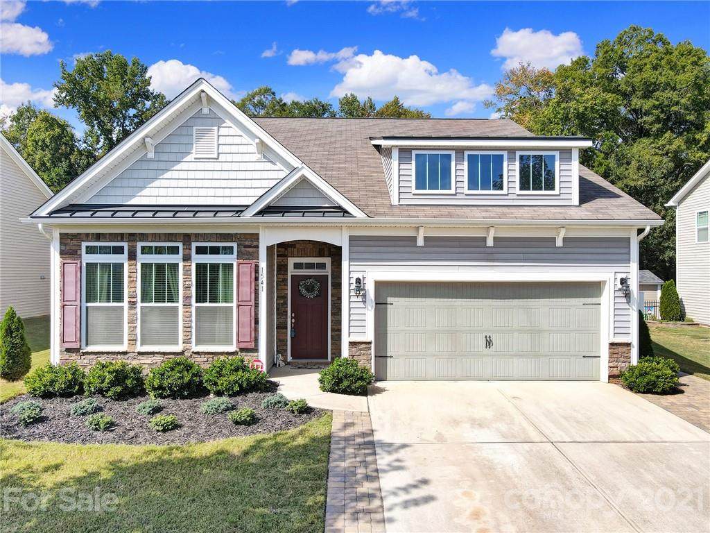 1541 Hedge Apple Road - Photo 1