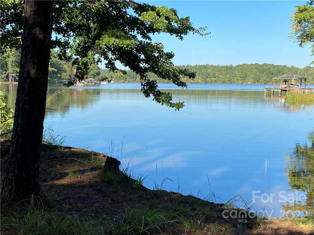 1043 Woodside Drive - Photo 1