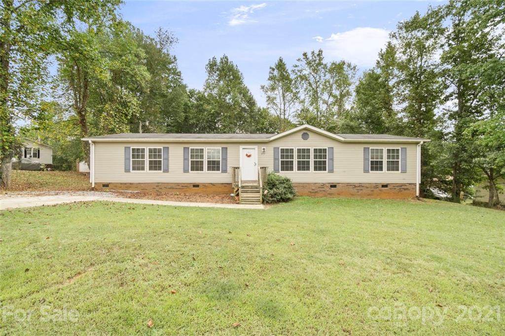 177 Village Point Drive - Photo 1
