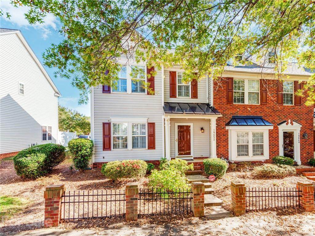18652 Oakhurst Boulevard - Photo 1