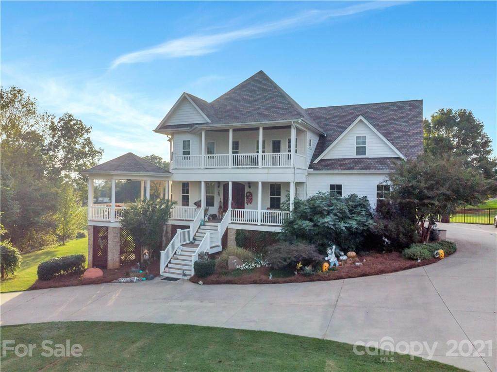 110 Muirfield Drive - Photo 1