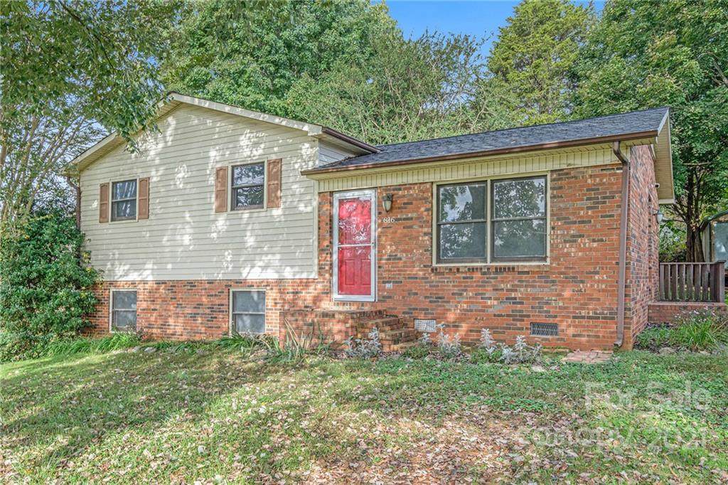 816 Wellwood Avenue - Photo 1