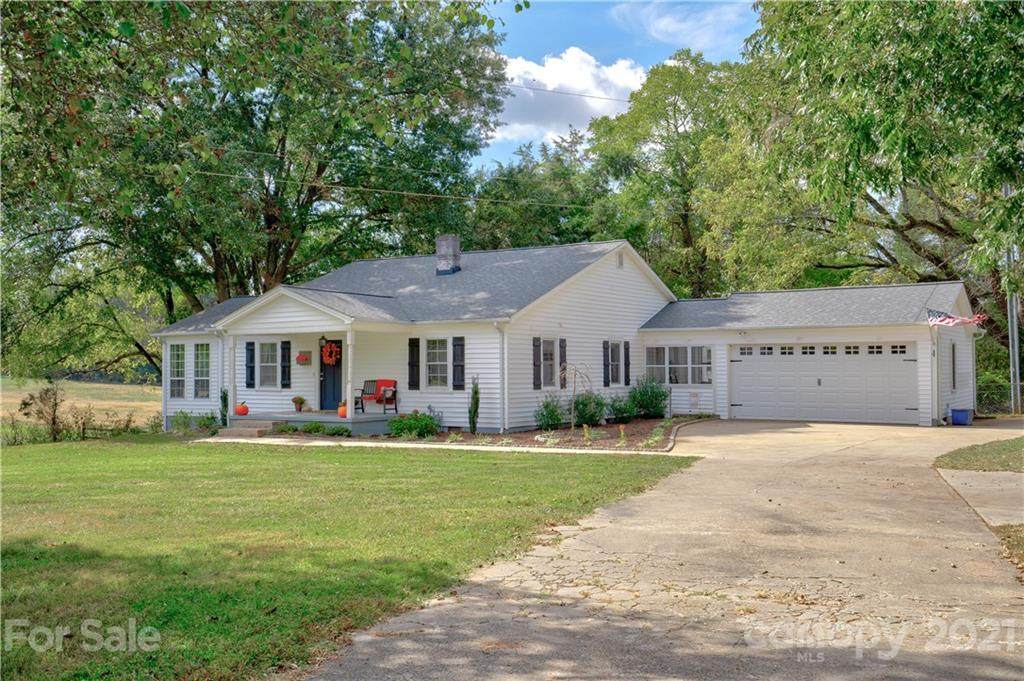 1809 Chatfield Road - Photo 1