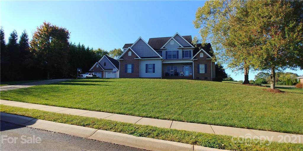723 Cedar Hill Drive - Photo 1