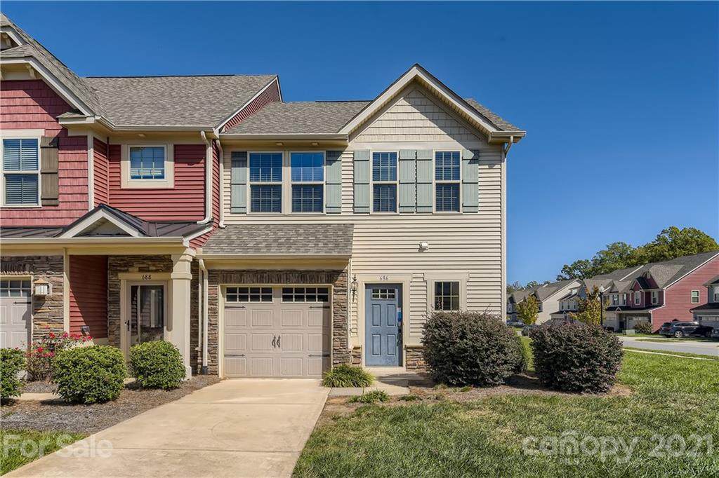 686 Studio Lane - Photo 1