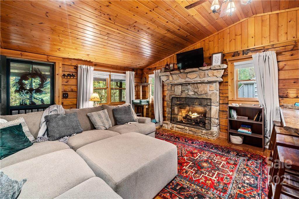 146 Spring Drive - Photo 1