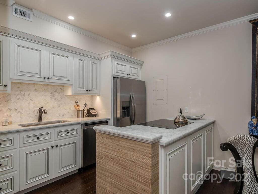 501 Fenton Place - Photo 1