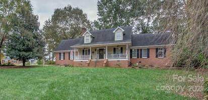 106 Twin Lake Drive - Photo 1