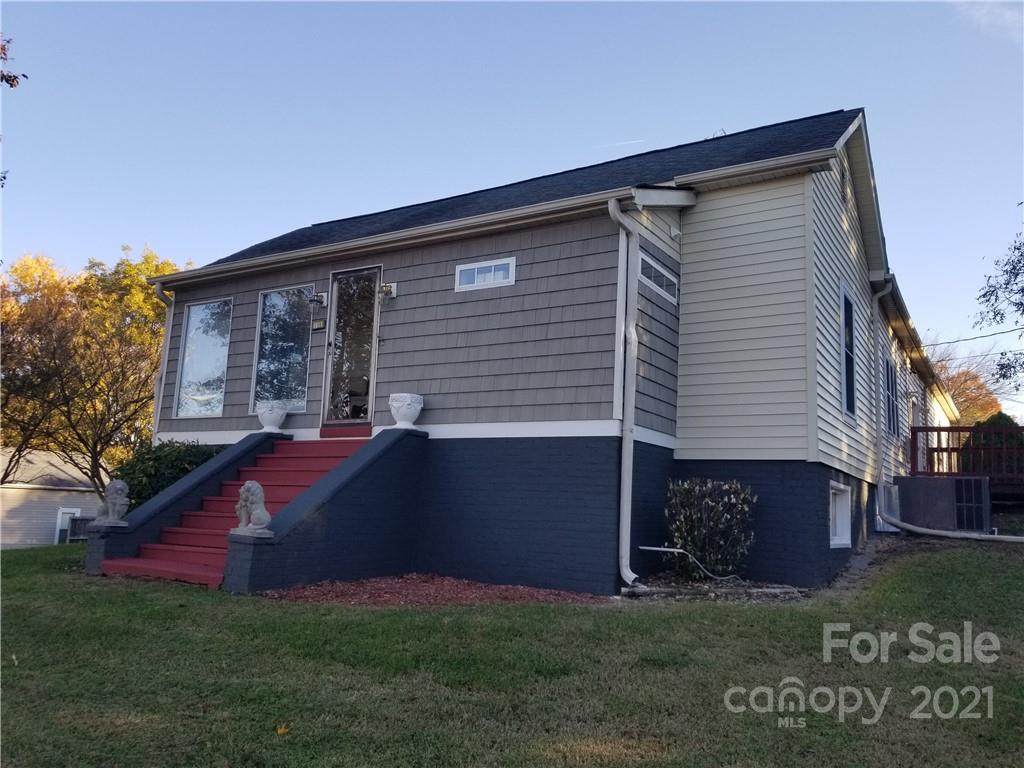 711 8th Street - Photo 1