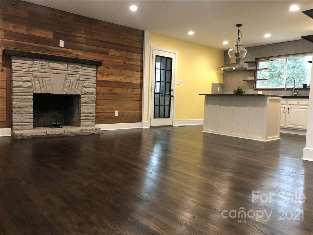 1009 Crestmere Street - Photo 1