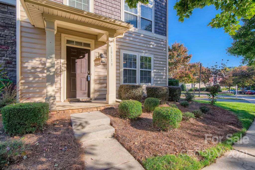 19113 Chandlers Landing Drive - Photo 1
