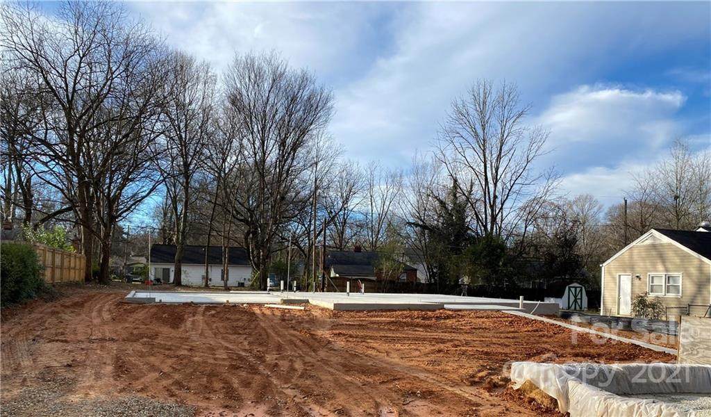 908 Leigh Avenue - Photo 1