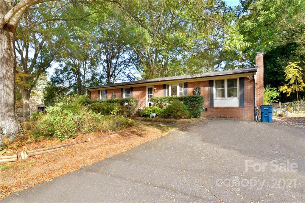 228 Meadowbrook Circle - Photo 1
