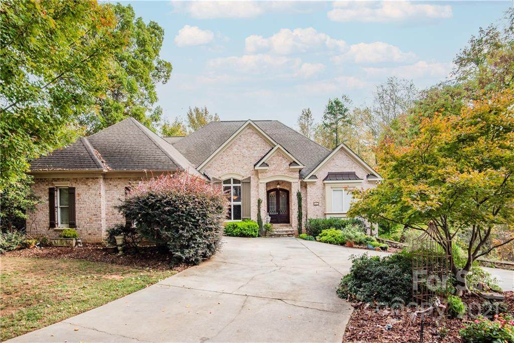 309 Hillandale Drive - Photo 1
